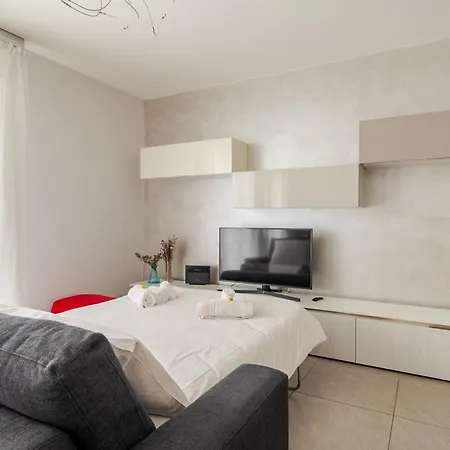 Luxury Apartment *