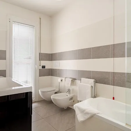 Luxury Apartment *